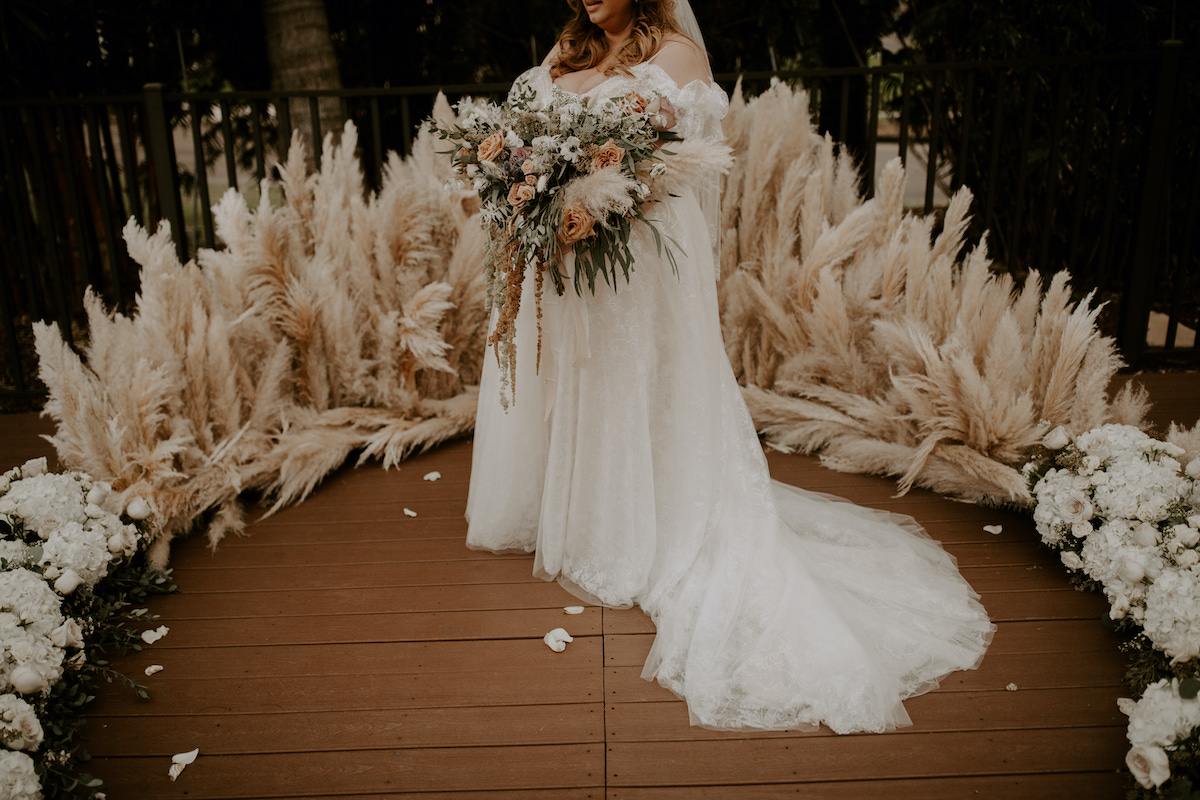 dress and pampas grass