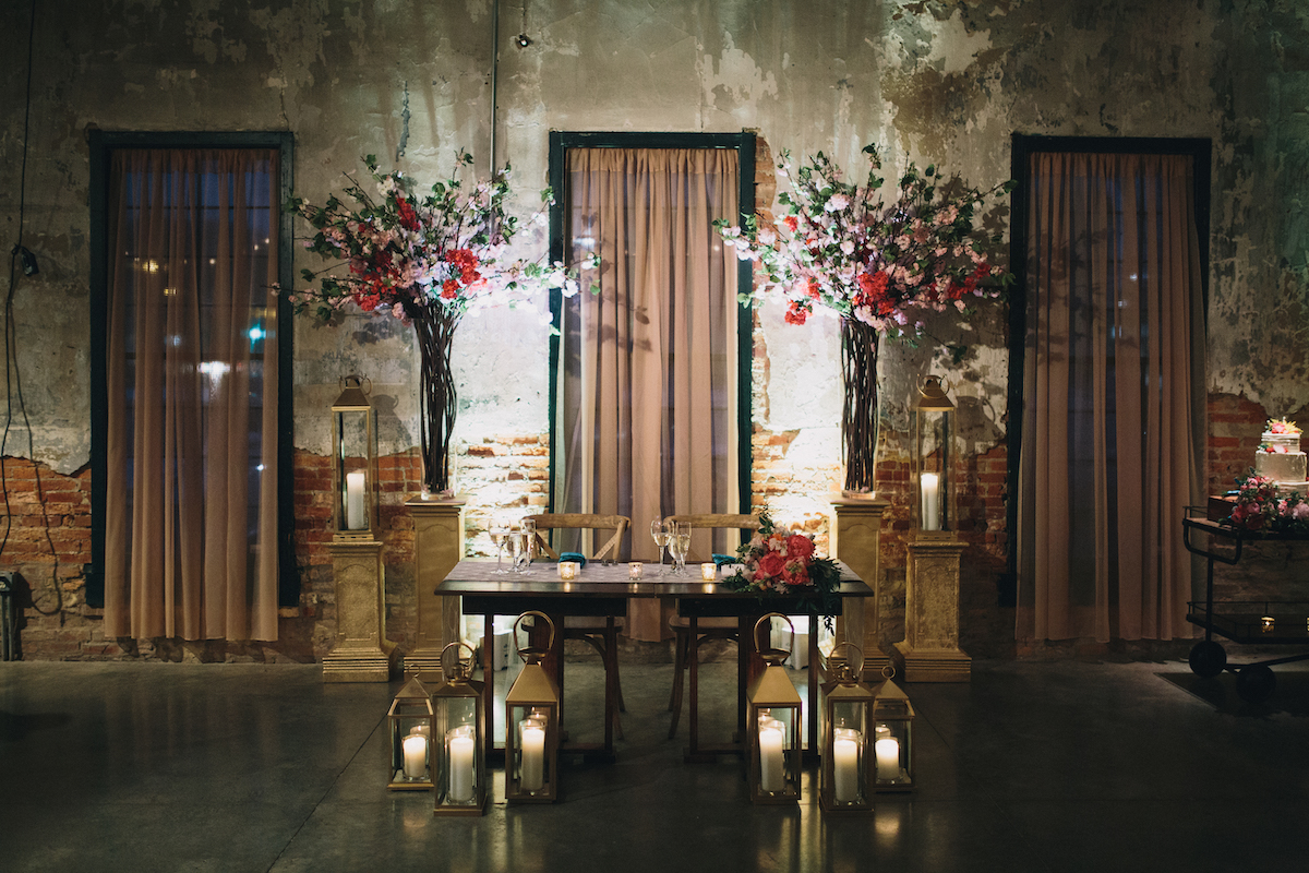 Rustic sweetheart table 